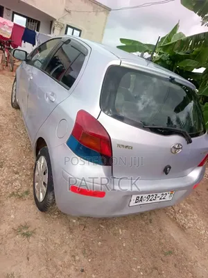 Toyota Vitz 2010 Silver