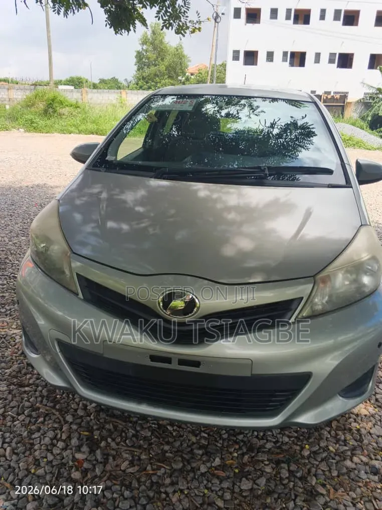 Toyota Vitz 2011 Teal
