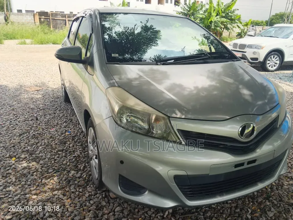 Toyota Vitz 2011 Teal