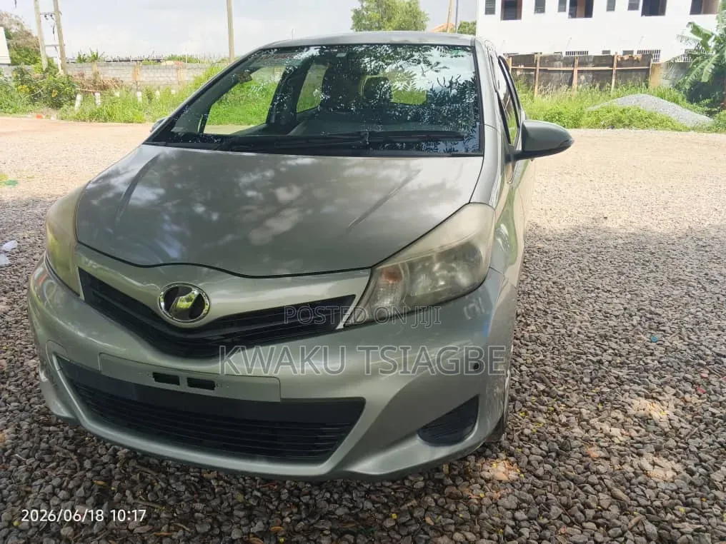 Toyota Vitz 2011 Teal