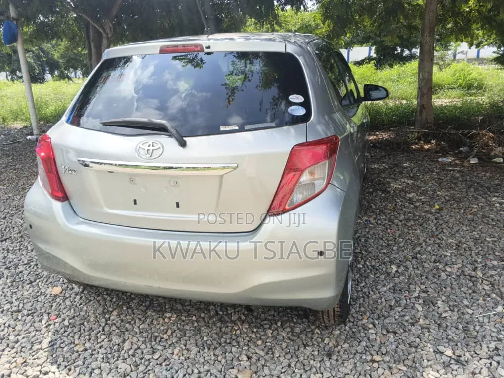 Toyota Vitz 2011 Teal