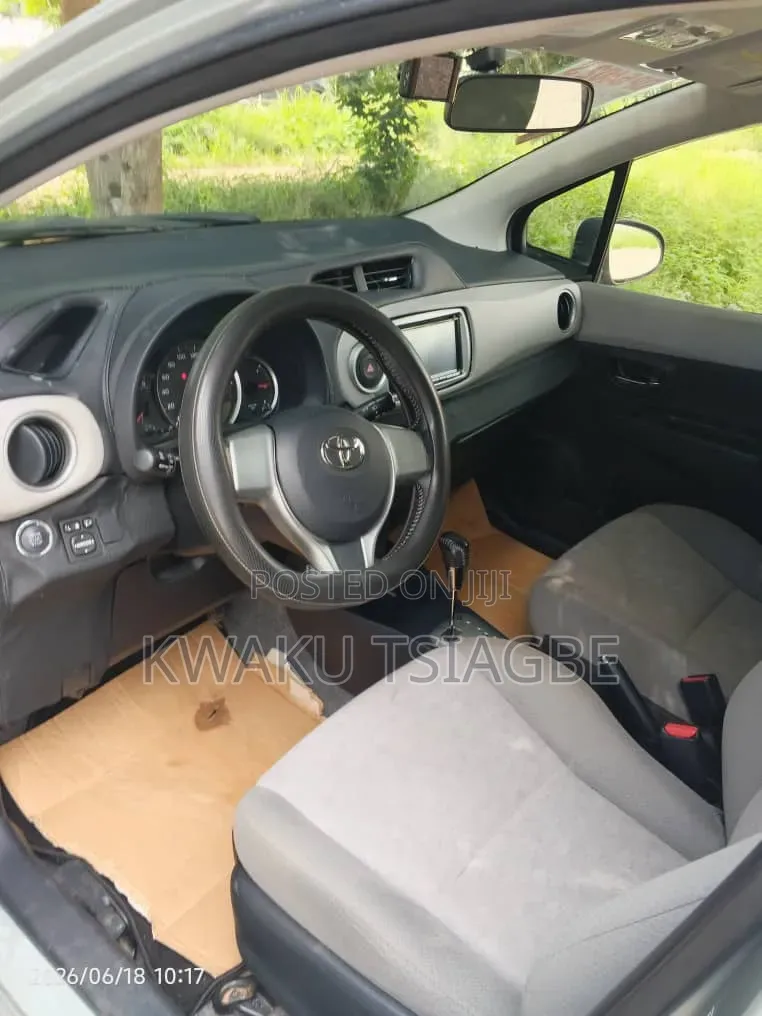 Toyota Vitz 2011 Teal