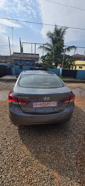 Hyundai Elantra GLS Sedan FWD (1.8L 4cyl 6A) 2013 Gray