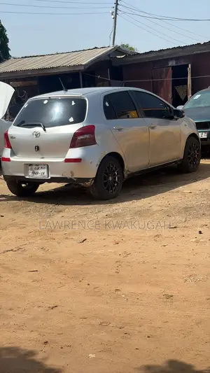 Toyota Vitz 2006 Silver