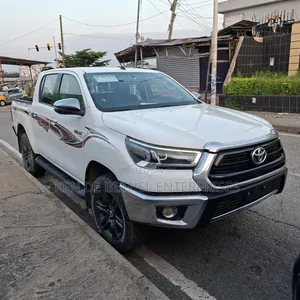 Toyota Hilux 2021 White
