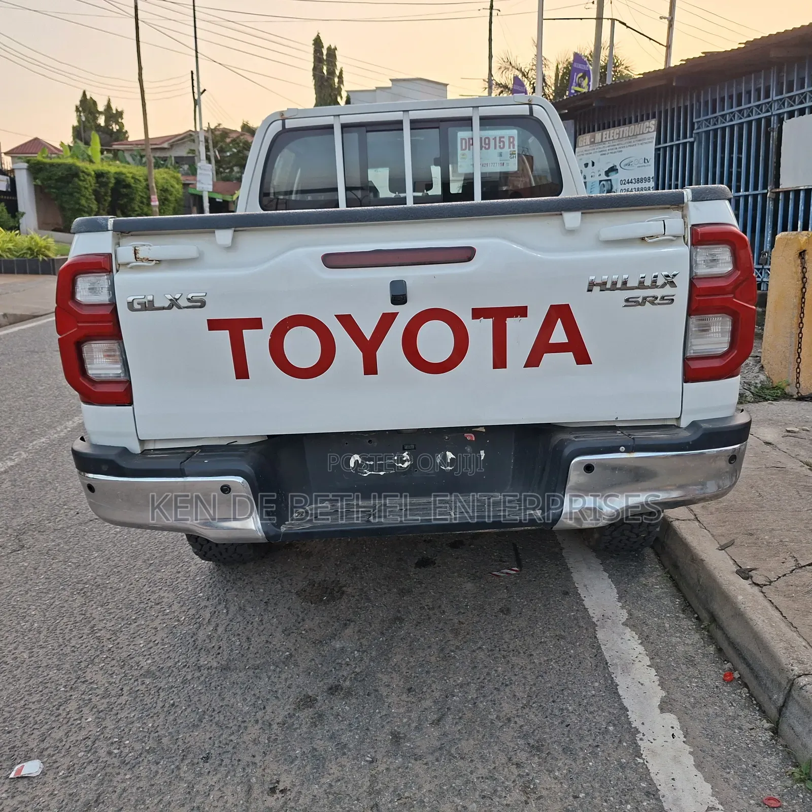 Toyota Hilux 2021 White