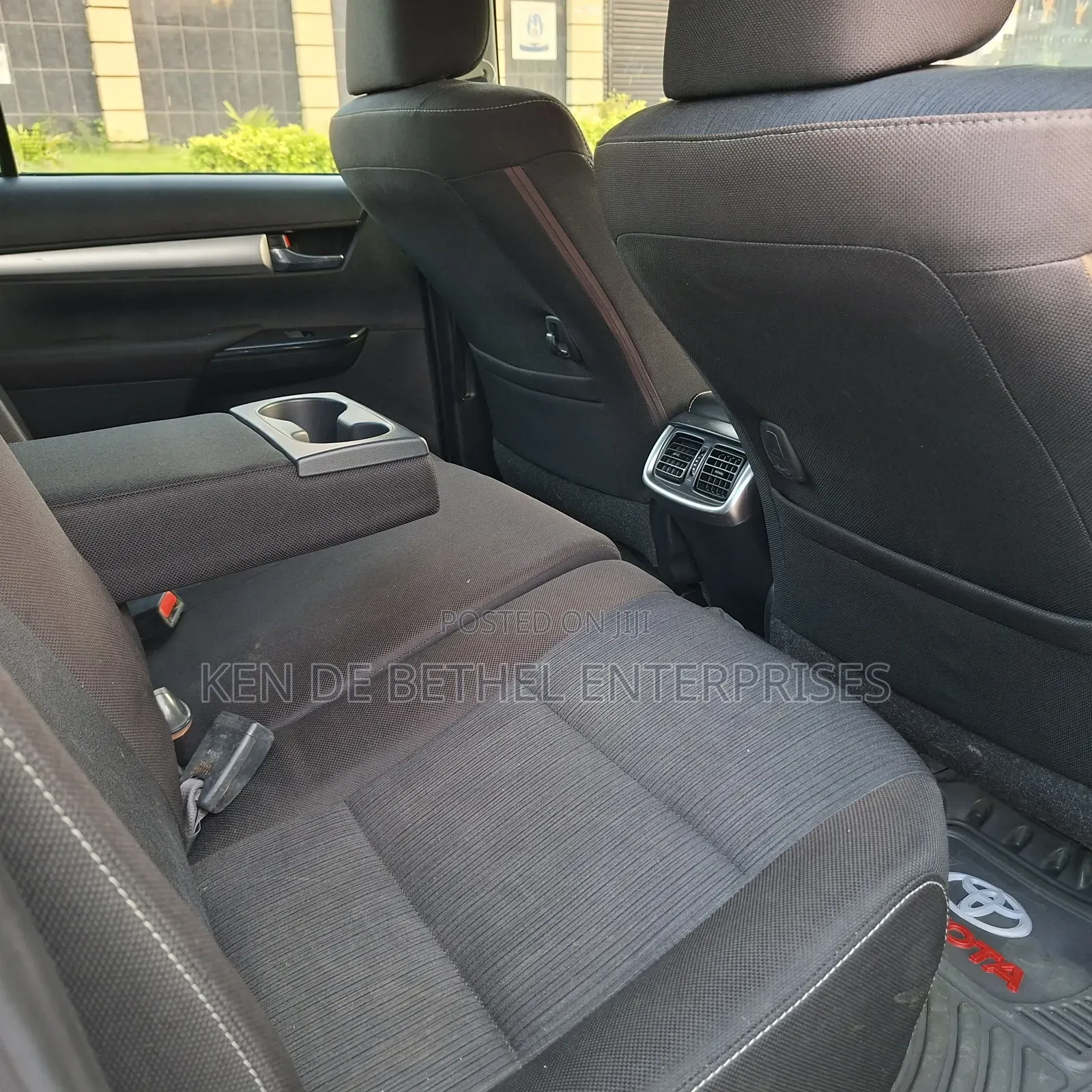 Toyota Hilux 2021 White