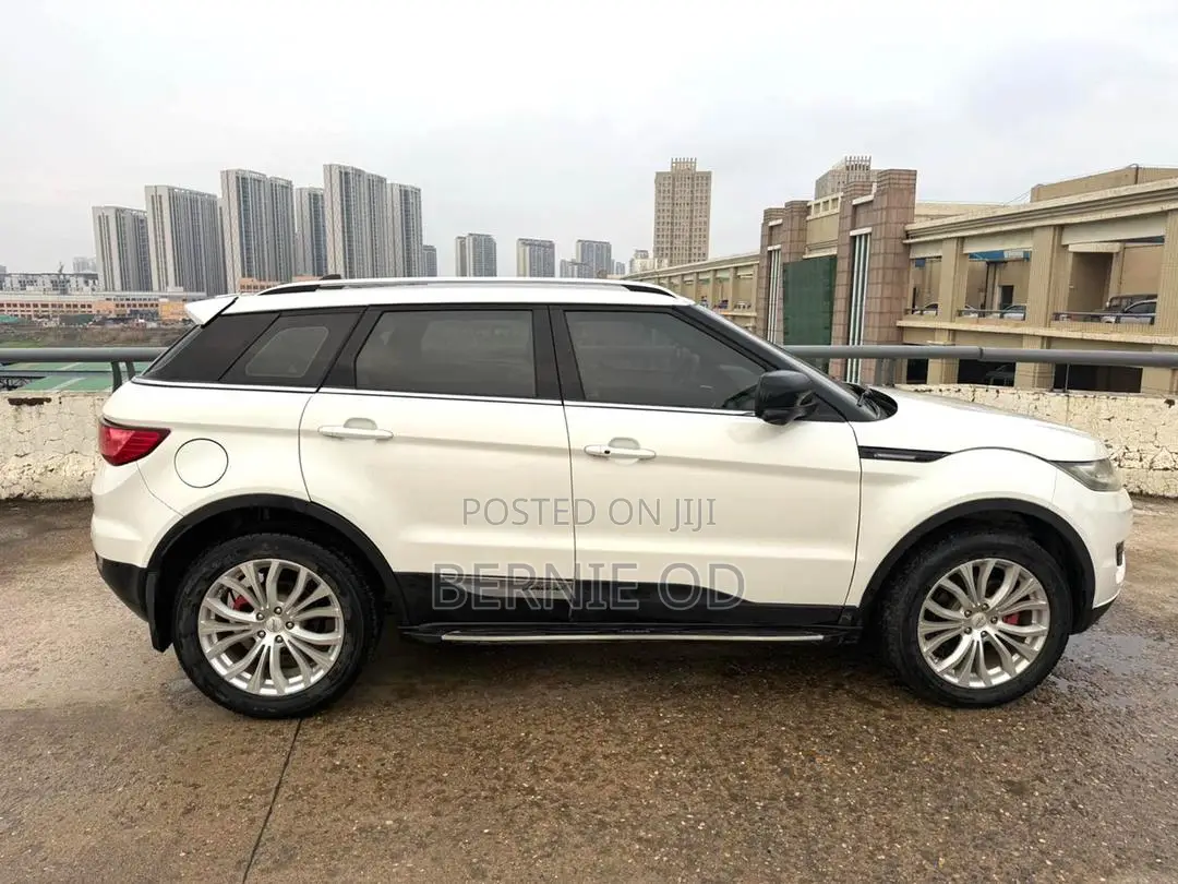 Car 2016 Off white