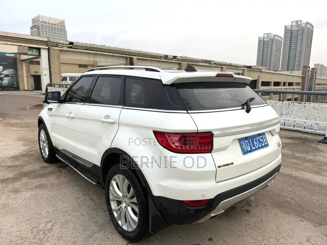 Car 2016 Off white