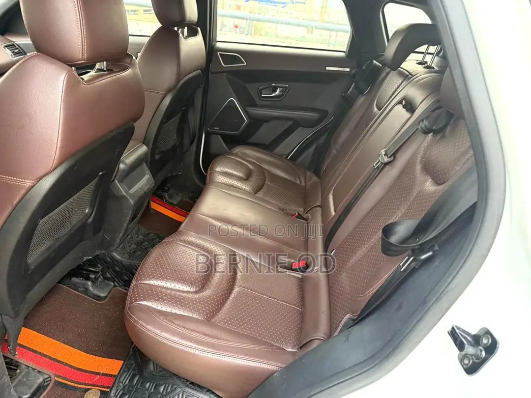 Car 2016 Off white