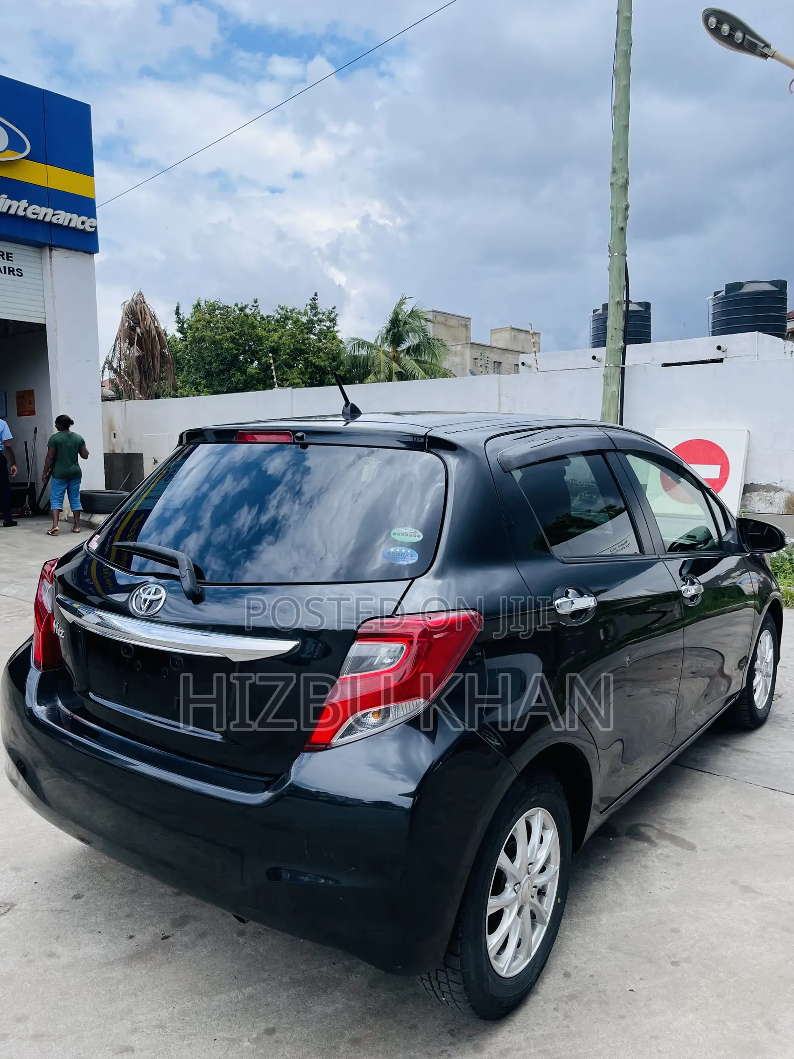 Toyota Vitz 1.3 AWD 5dr 2016 Black