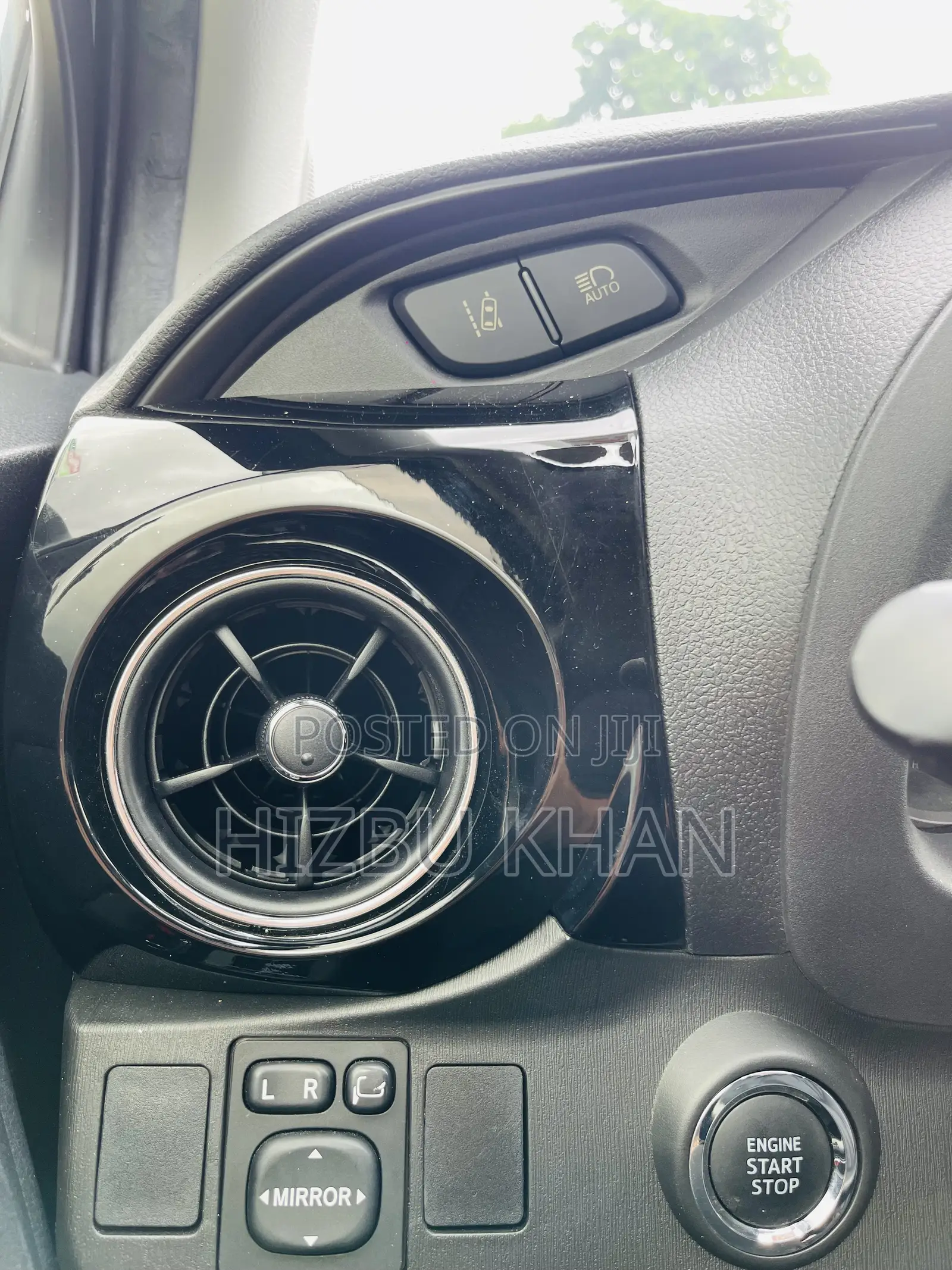Toyota Vitz 1.3 AWD 5dr 2016 Black