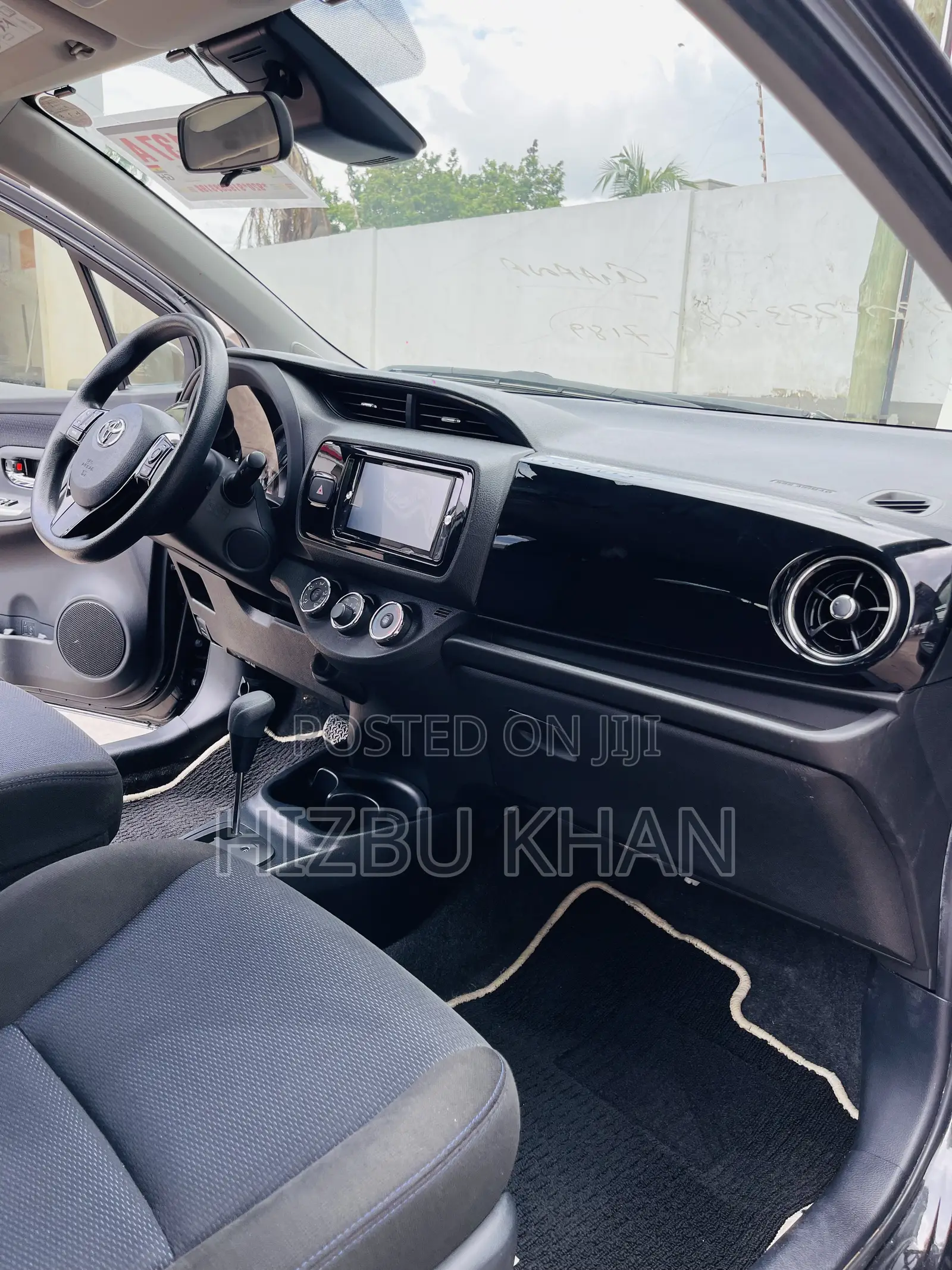 Toyota Vitz 1.3 AWD 5dr 2016 Black