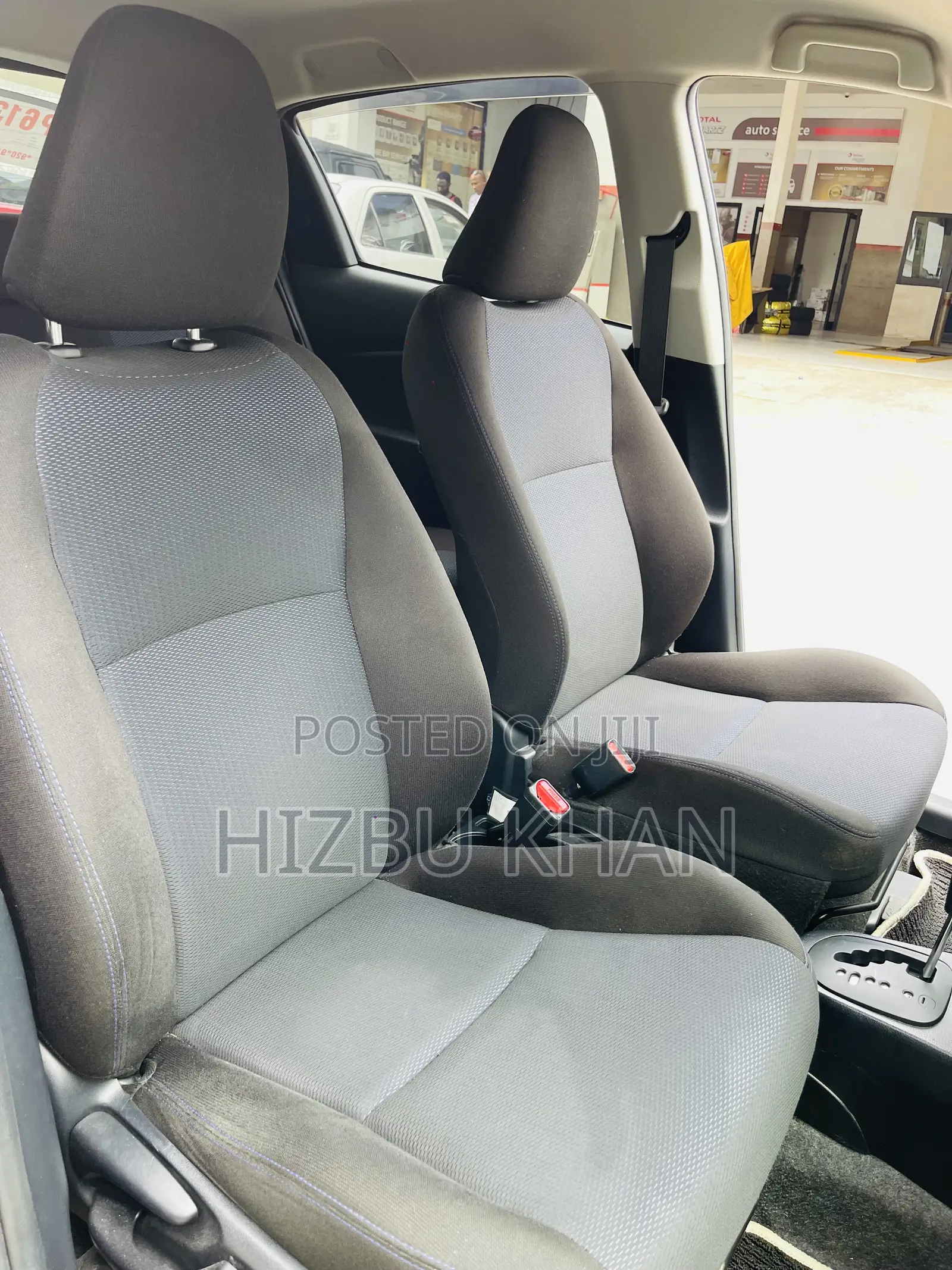 Toyota Vitz 1.3 AWD 5dr 2016 Black