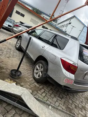 Toyota Highlander SE 2012 Silver