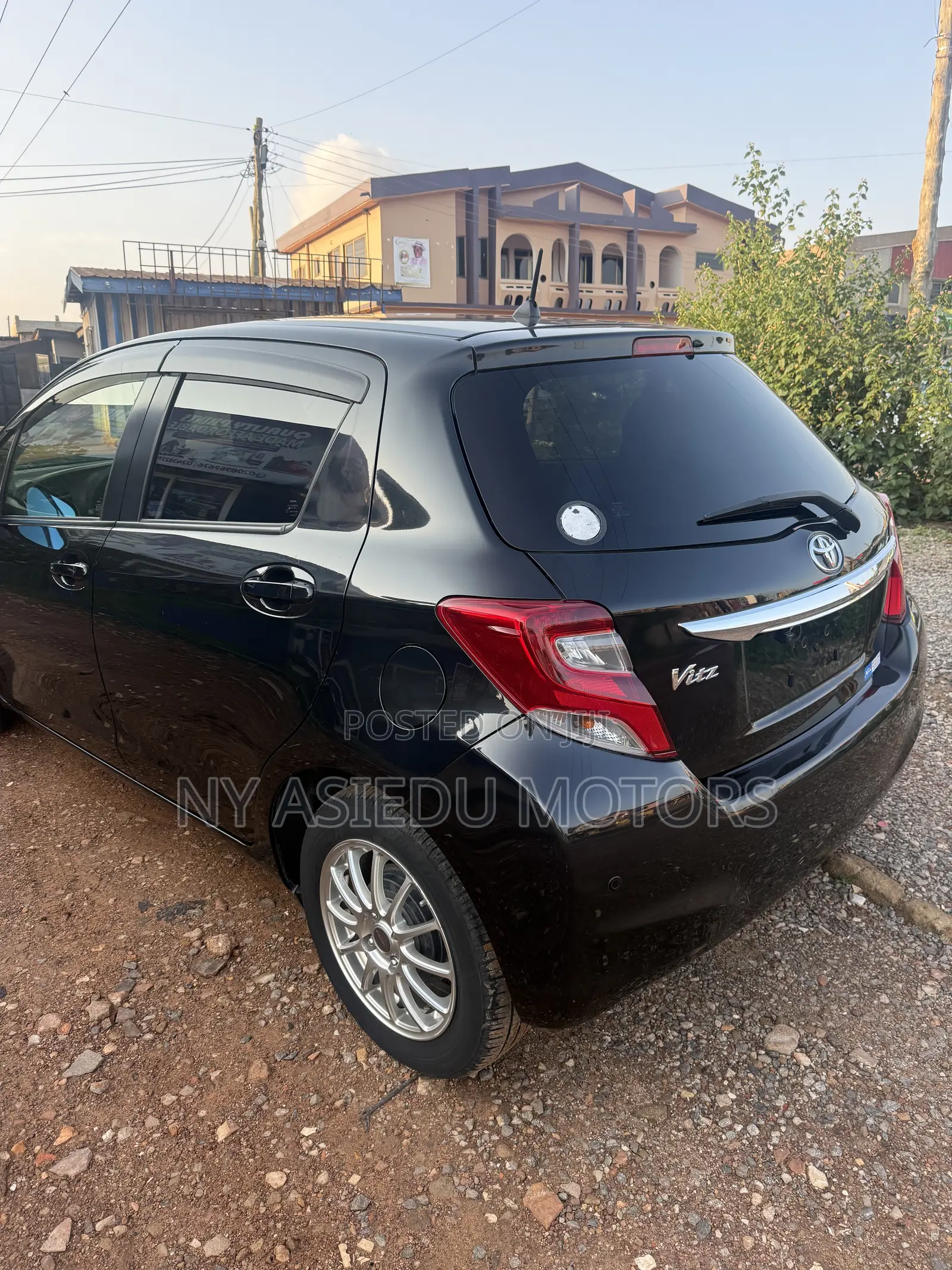 Toyota Vitz 1.3 FWD 5dr 2014 Black