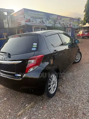 Toyota Vitz 1.3 FWD 5dr 2014 Black