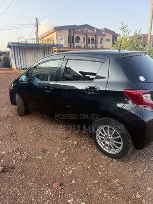 Toyota Vitz 1.3 FWD 5dr 2014 Black
