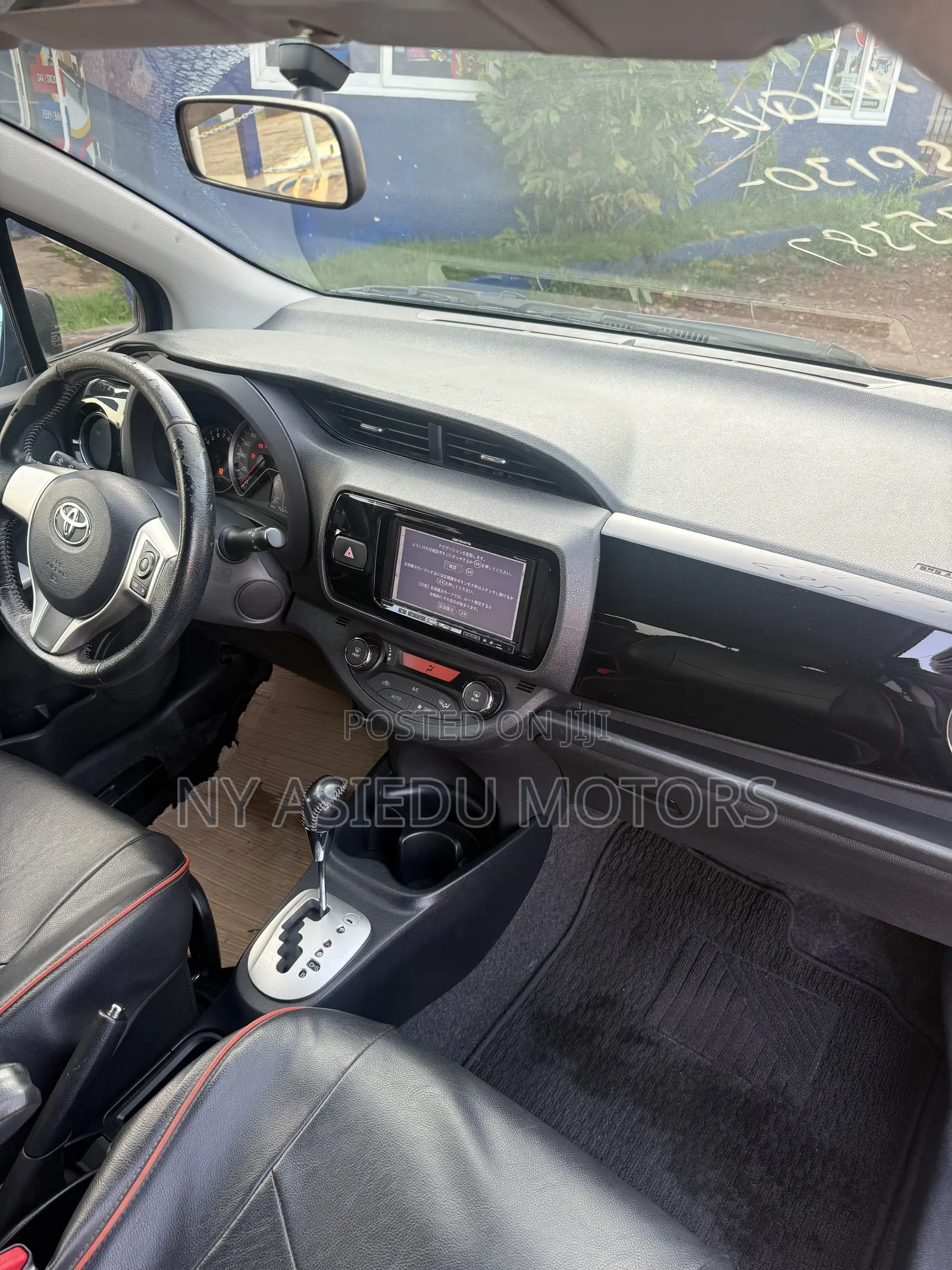 Toyota Vitz 1.3 FWD 5dr 2014 Black