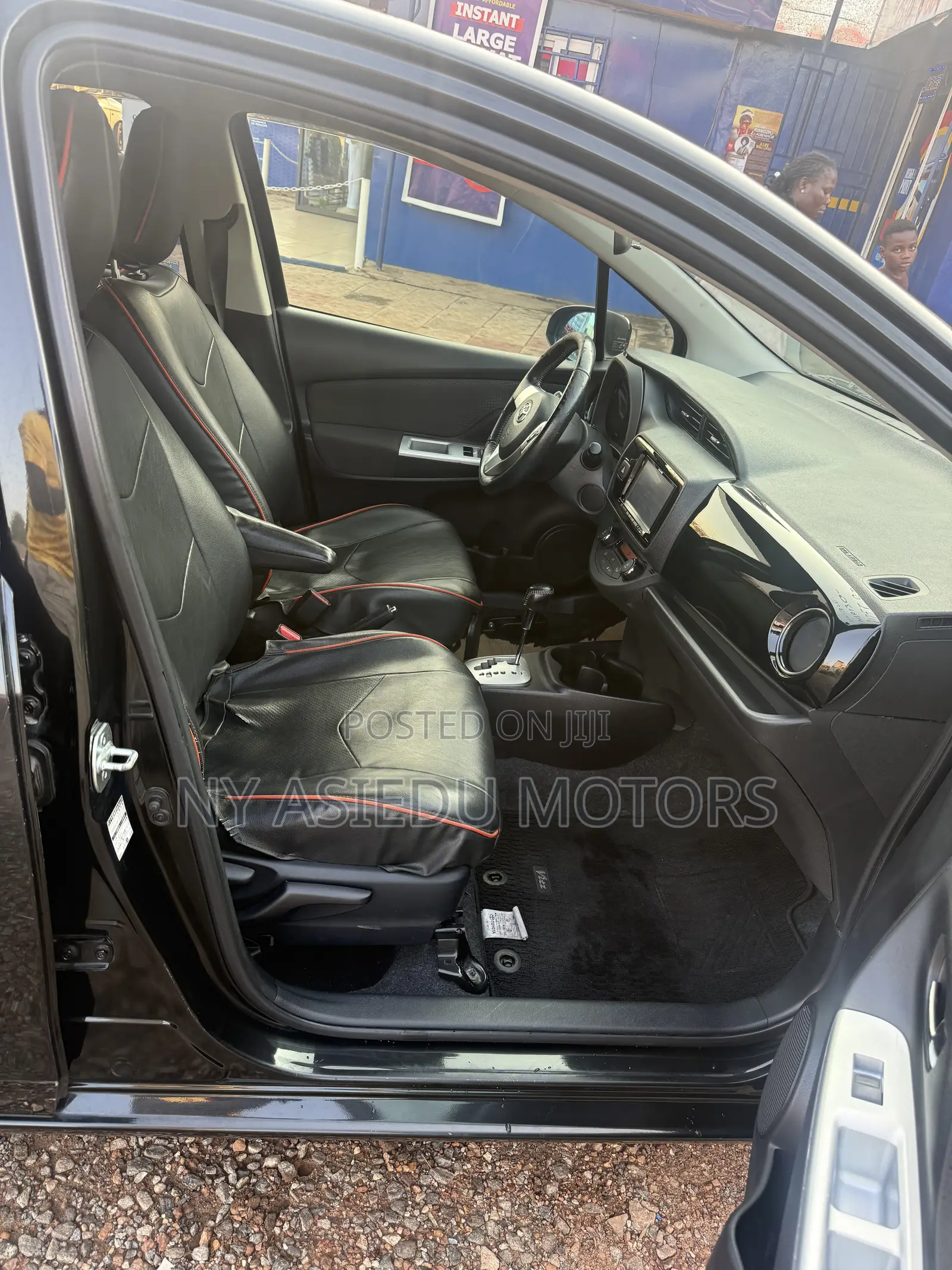 Toyota Vitz 1.3 FWD 5dr 2014 Black