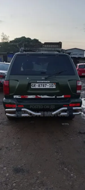 Nissan Pathfinder 2003 Green