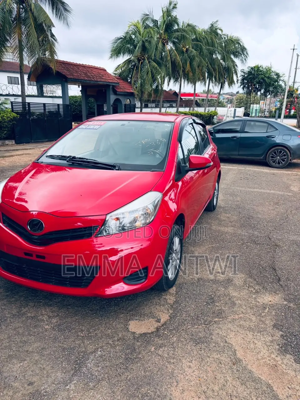 Toyota Vitz 1.3 FWD 5dr 2013 Red