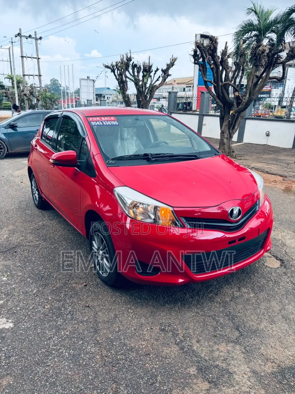 Toyota Vitz 1.3 FWD 5dr 2013 Red