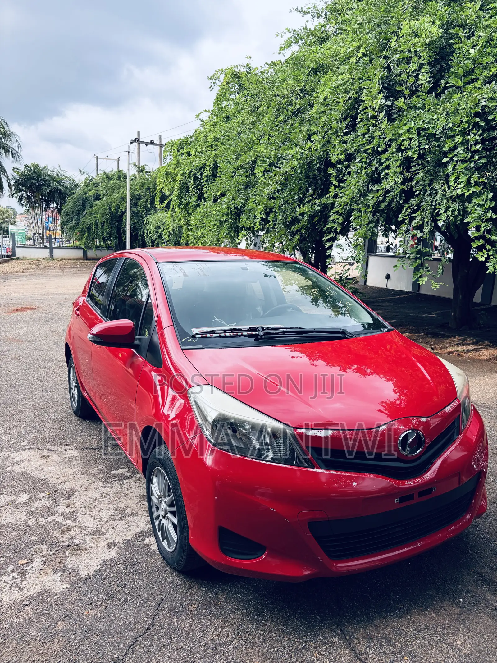 Toyota Vitz 1.3 FWD 5dr 2013 Red