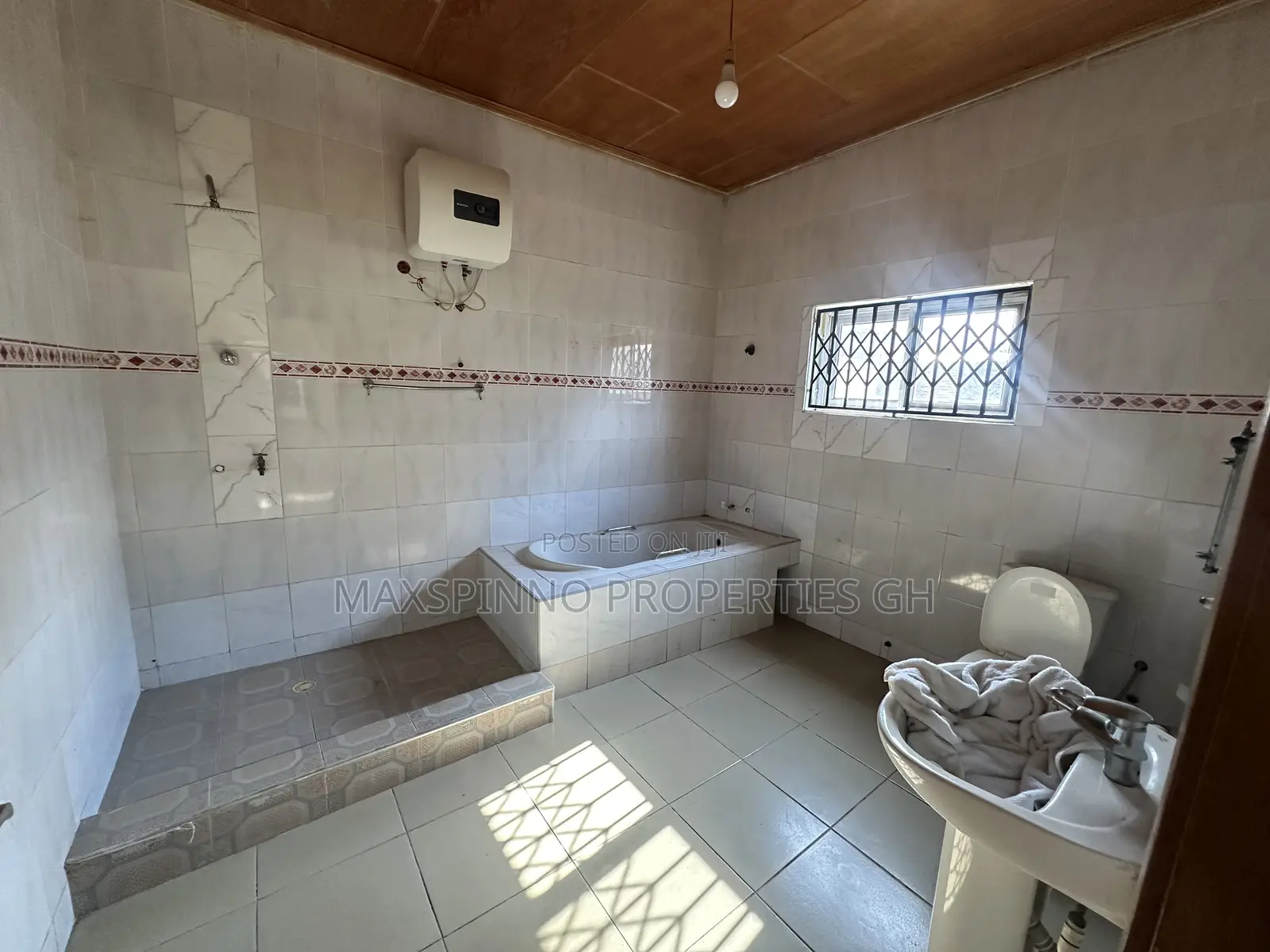 4bdrm House in Maxspinno Properties, North Legon for rent