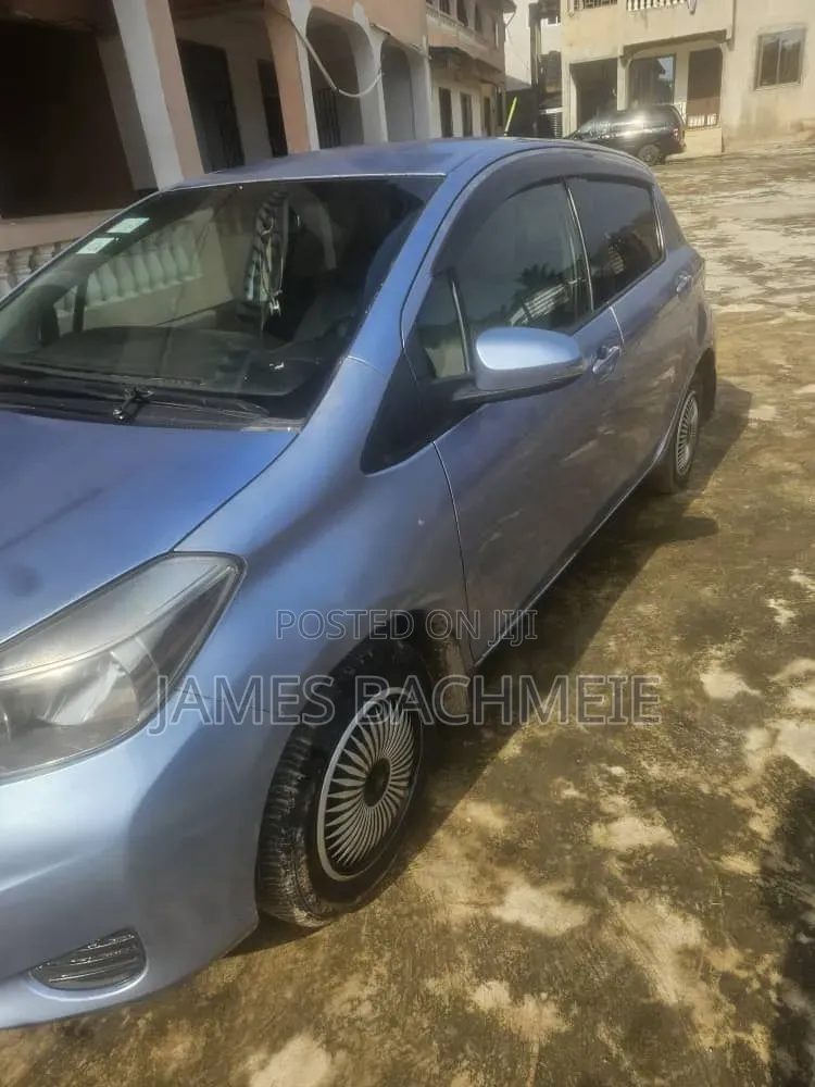 Toyota Vitz 1.3 AWD 3dr 2012 Blue