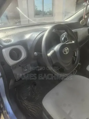 Toyota Vitz 1.3 AWD 3dr 2012 Blue