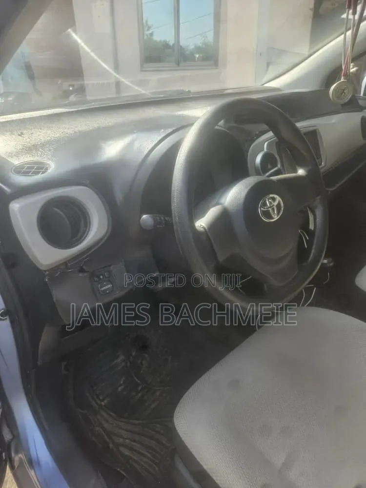 Toyota Vitz 1.3 AWD 3dr 2012 Blue