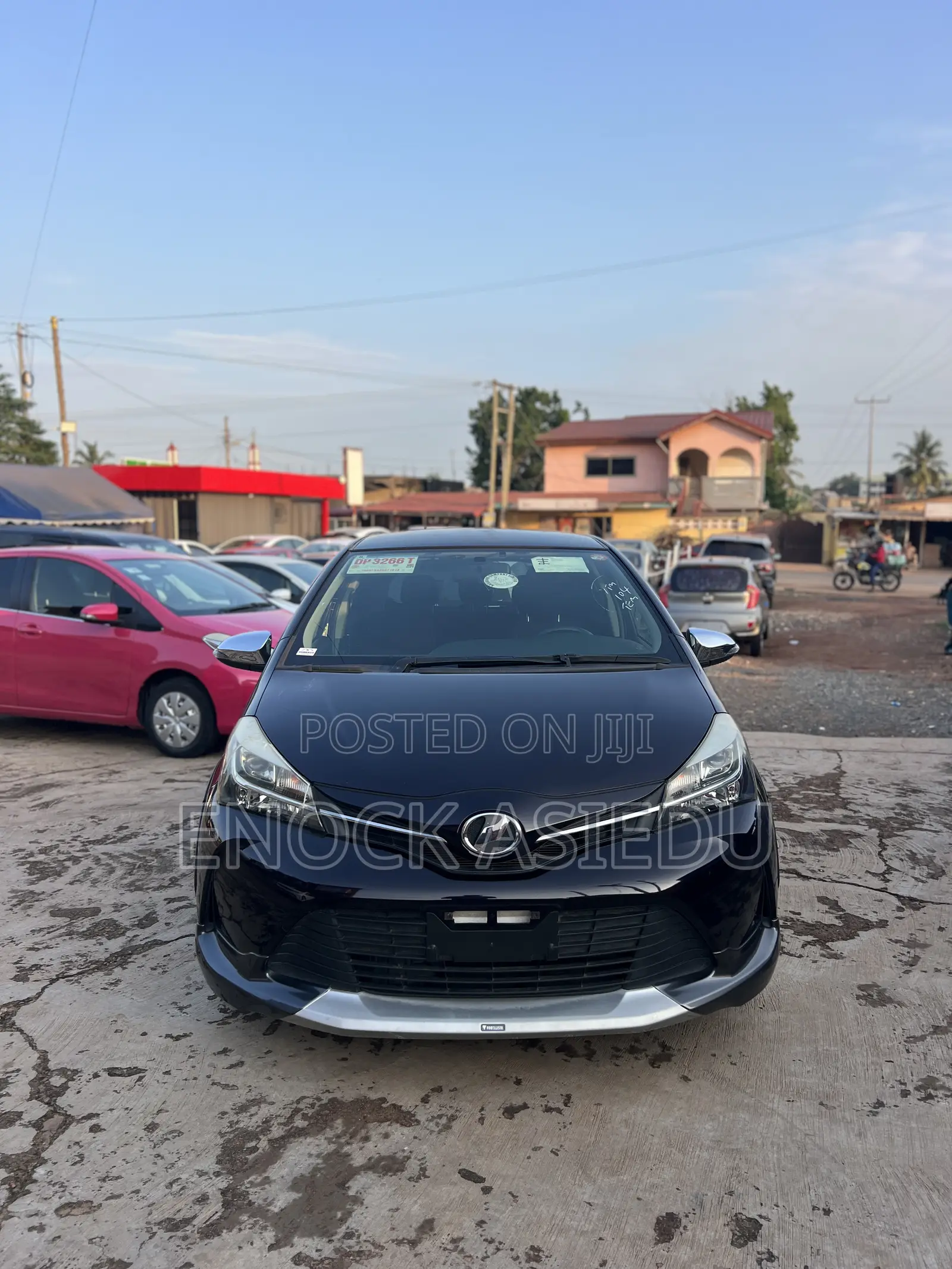 Toyota Vitz 1.3 AWD 5dr 2015 Black