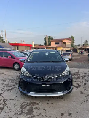 Toyota Vitz 1.3 AWD 5dr 2015 Black