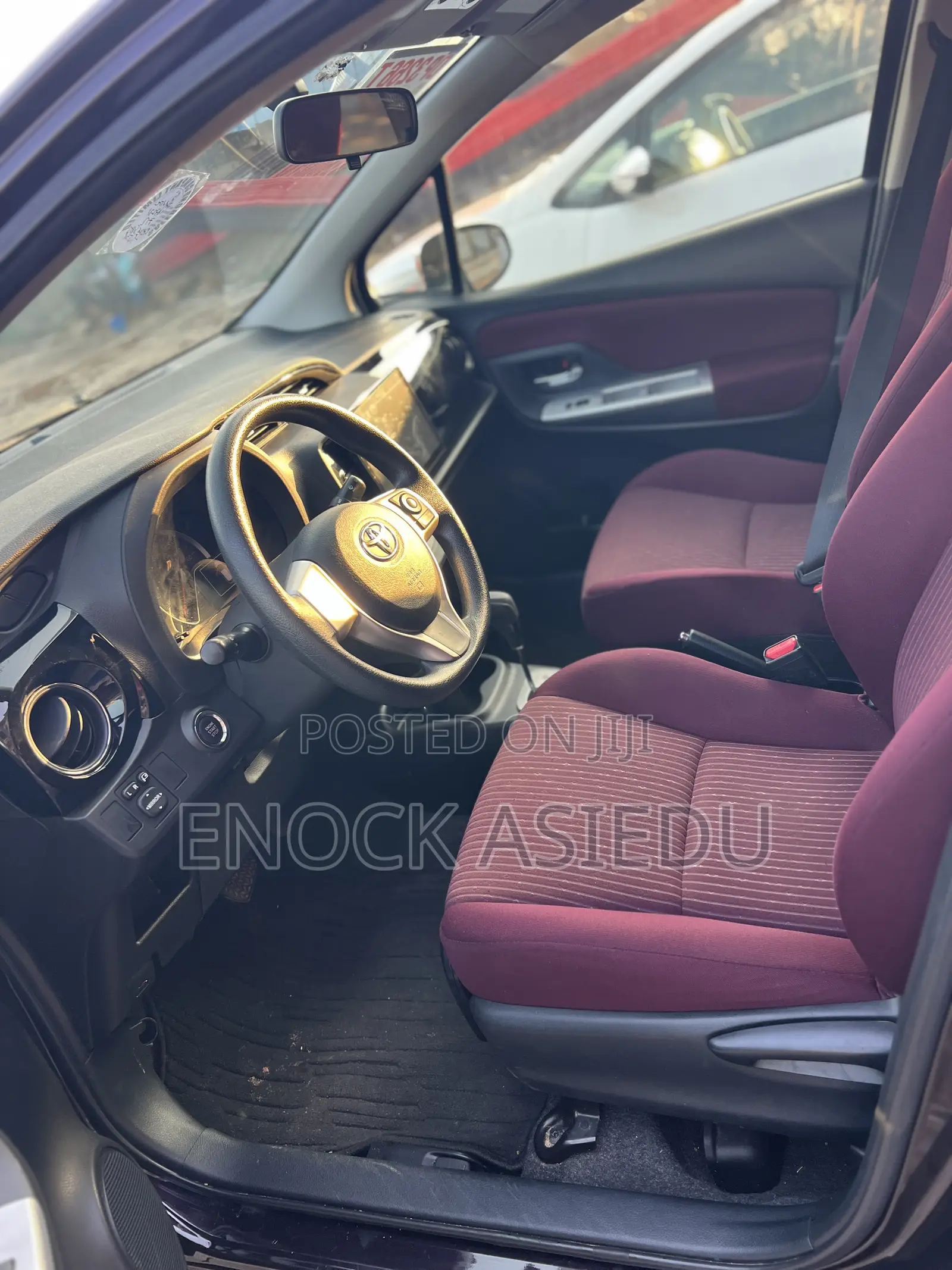 Toyota Vitz 1.3 AWD 5dr 2015 Black