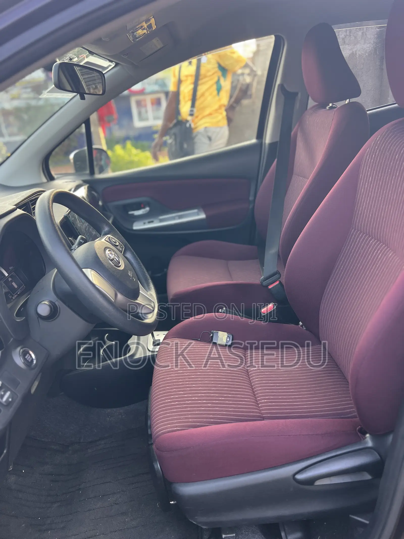 Toyota Vitz 1.3 AWD 5dr 2015 Black