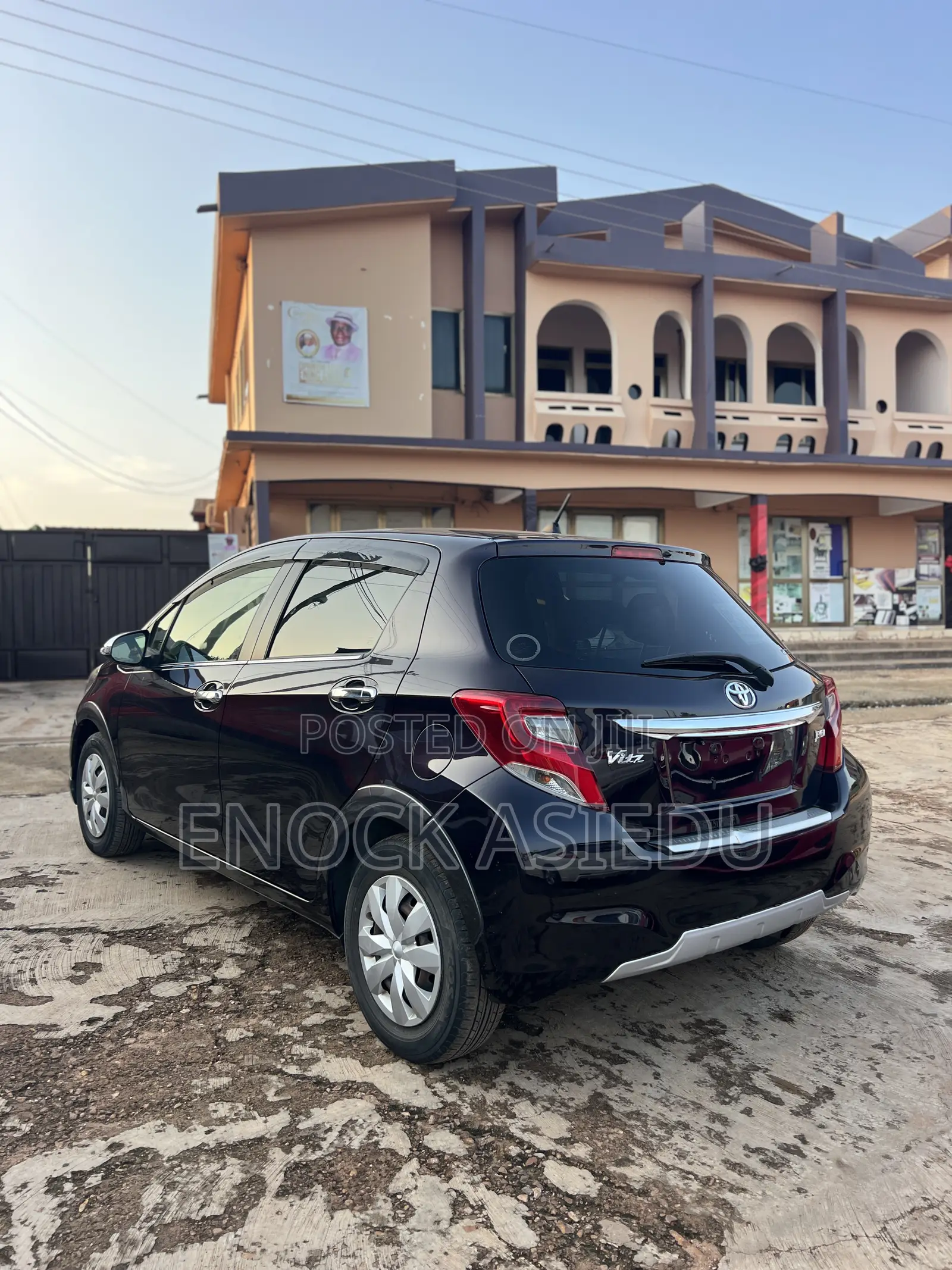 Toyota Vitz 1.3 AWD 5dr 2015 Black