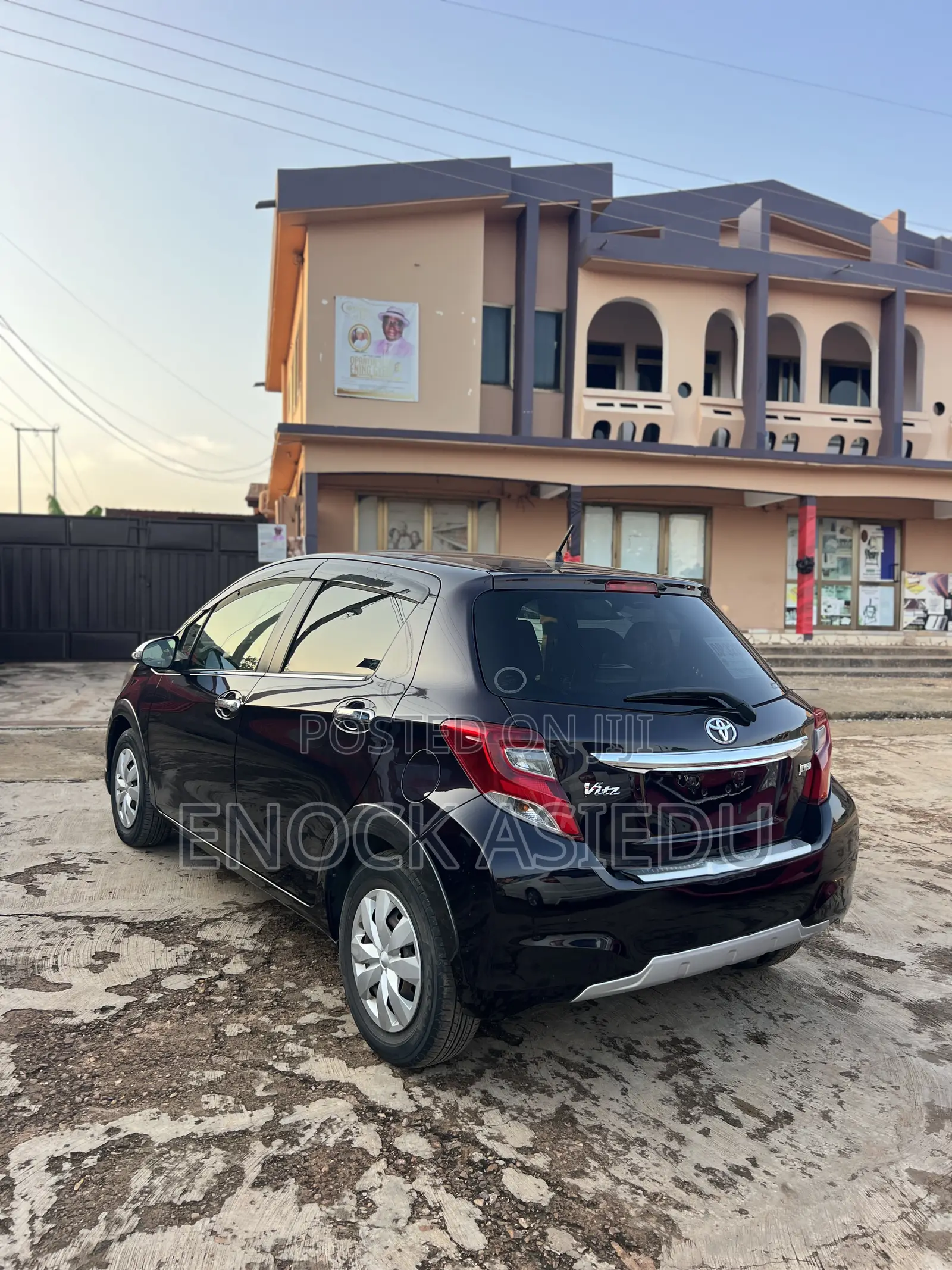 Toyota Vitz 1.3 AWD 5dr 2015 Black