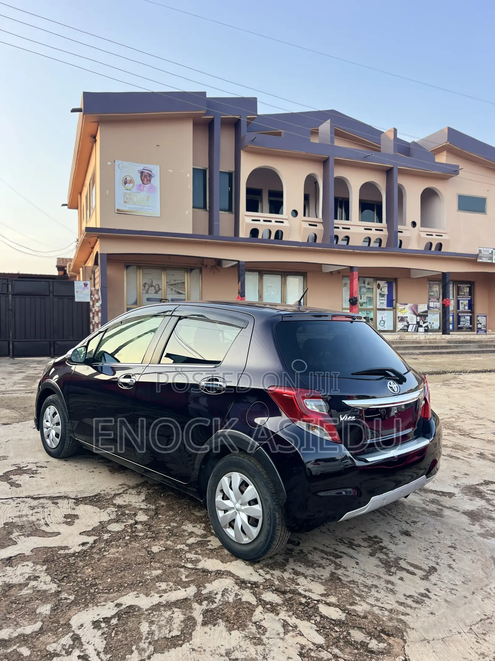 Toyota Vitz 1.3 AWD 5dr 2015 Black