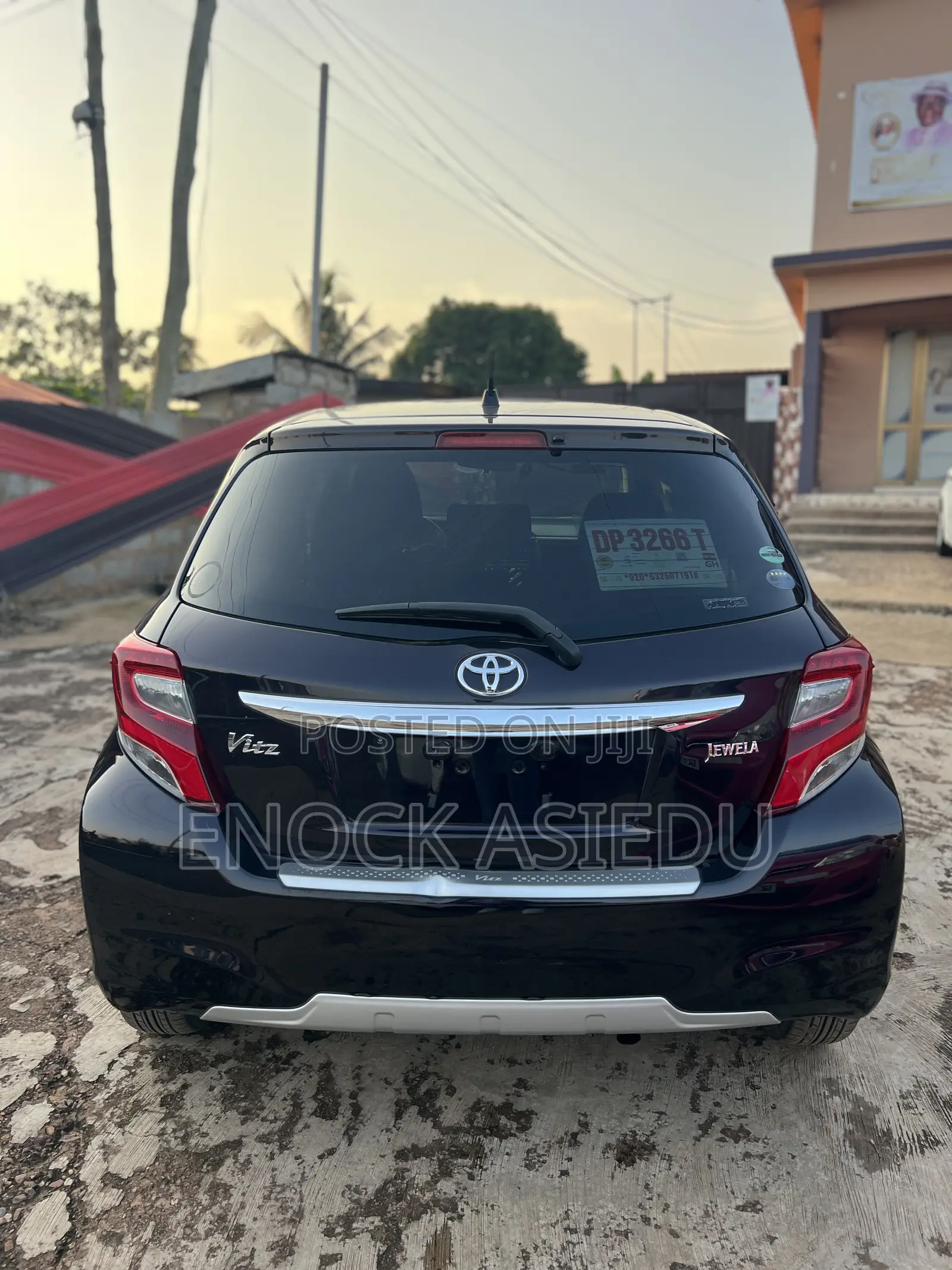 Toyota Vitz 1.3 AWD 5dr 2015 Black