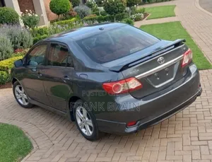 Toyota Corolla LE 4dr Sedan (1.8L 4cyl 4A) 2013 Gray