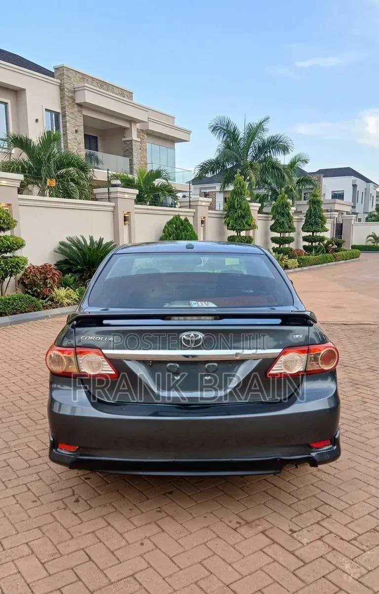 Toyota Corolla LE 4dr Sedan (1.8L 4cyl 4A) 2013 Gray