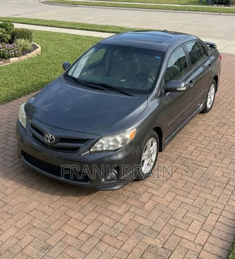Toyota Corolla LE 4dr Sedan (1.8L 4cyl 4A) 2013 Gray