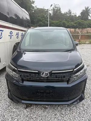 Toyota Voxy 2015 Green