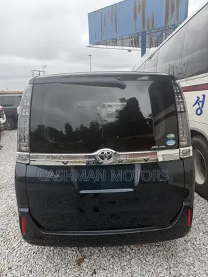 Toyota Voxy 2015 Green