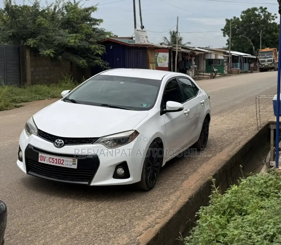 Toyota Corolla 2015 White