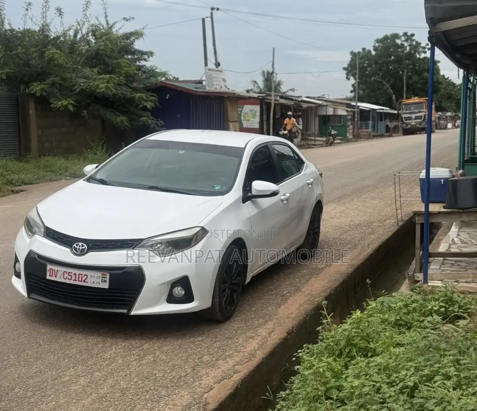 Toyota Corolla 2015 White