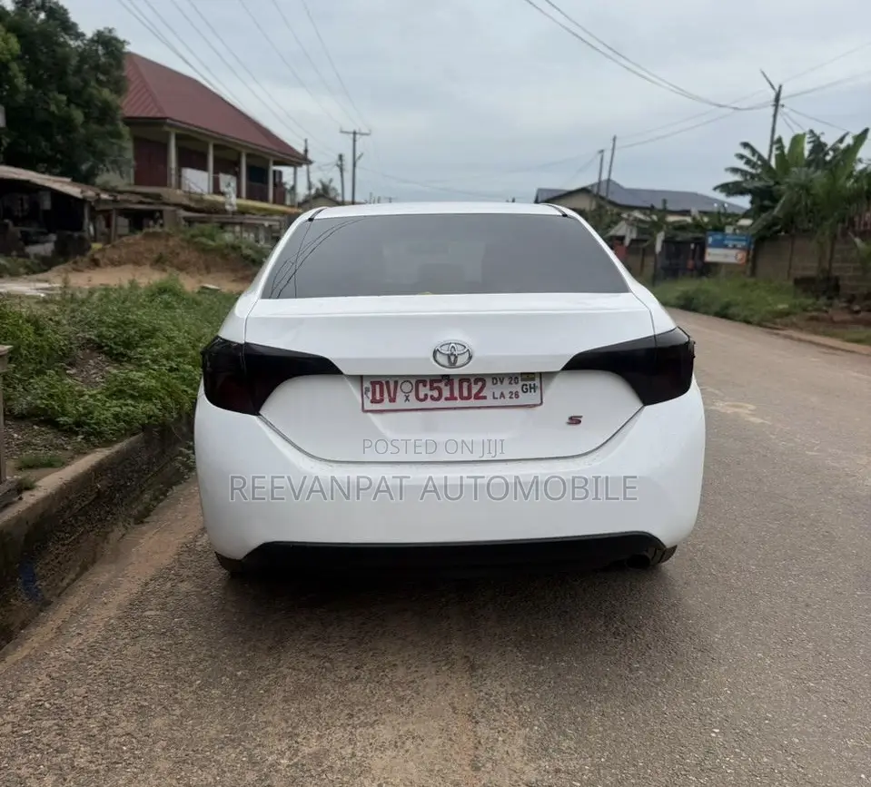 Toyota Corolla 2015 White
