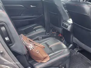 Toyota Highlander SE 2019 Silver