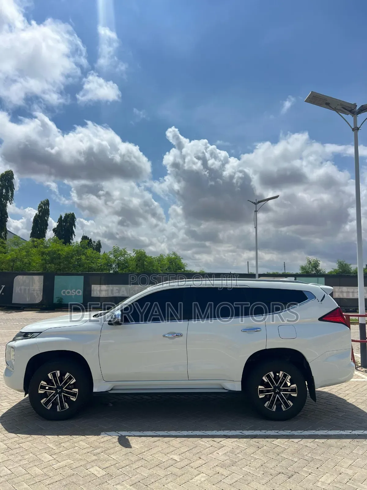 Mitsubishi Montero Sport 2025 White